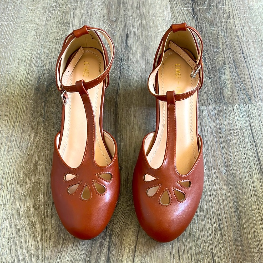 Chase + Chloe Women’s Minny-36 T-Strap Pumps Brown US 8.5